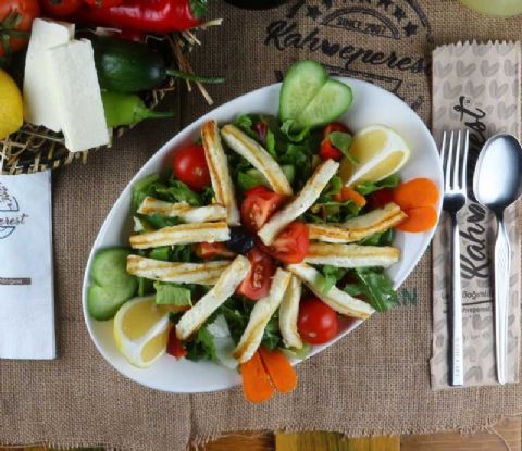 Izgara Tavuklu Sezer Salata