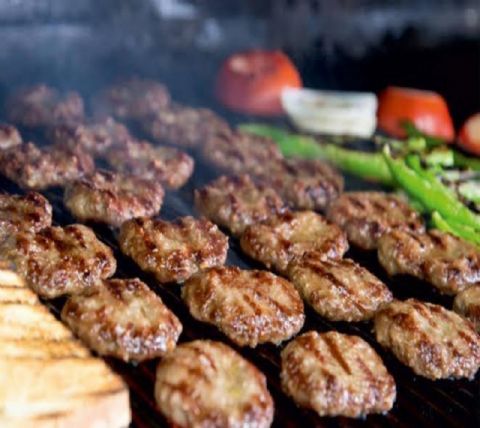 Kiremitte Kaşarlı Köfte Tabağı